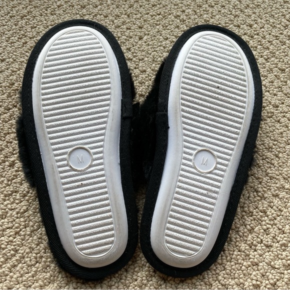 Slippers - Picture 2 of 3